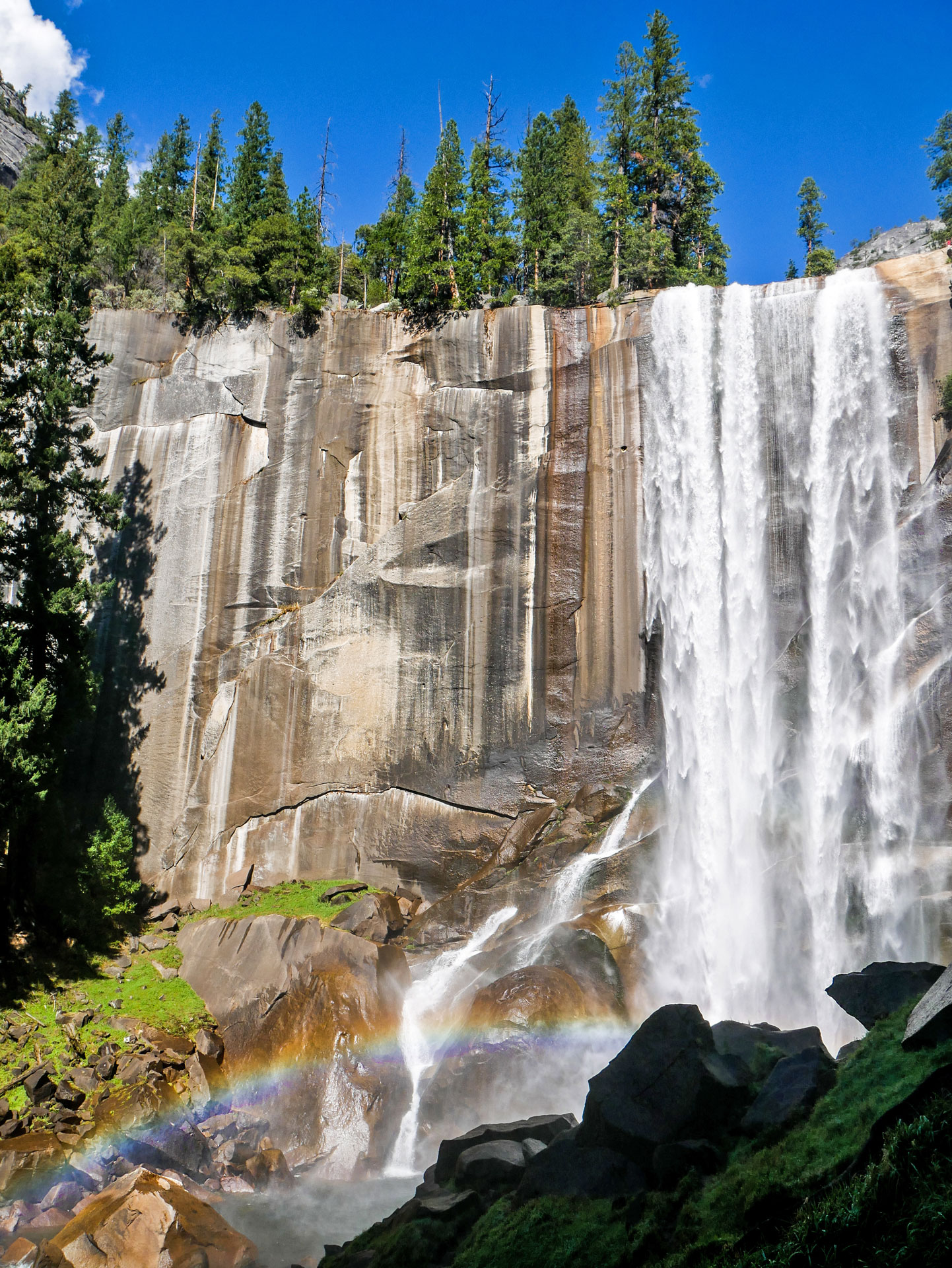 VerVernal Falls with rainbow in Yosemite National Park